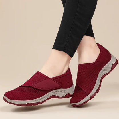 Zapatillas deportivas Aeris de ajuste ancho con velcro