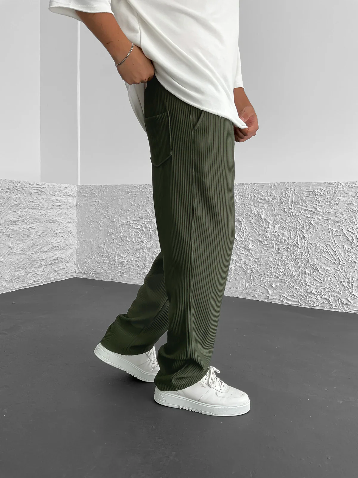 Pantalones de canalé de corte relajado