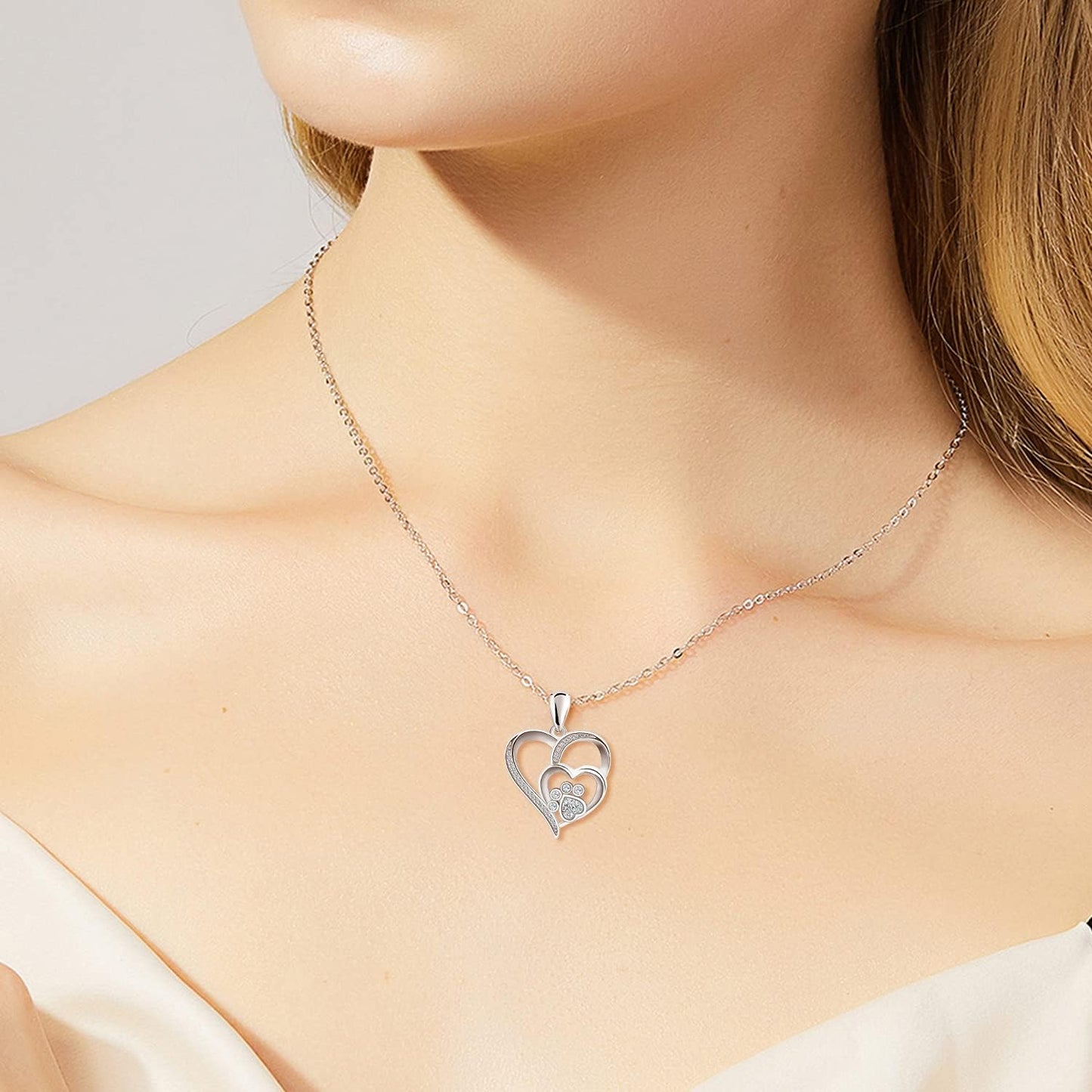 Zahira™ | Collar de plata con huella de pata y corazón y circonitas