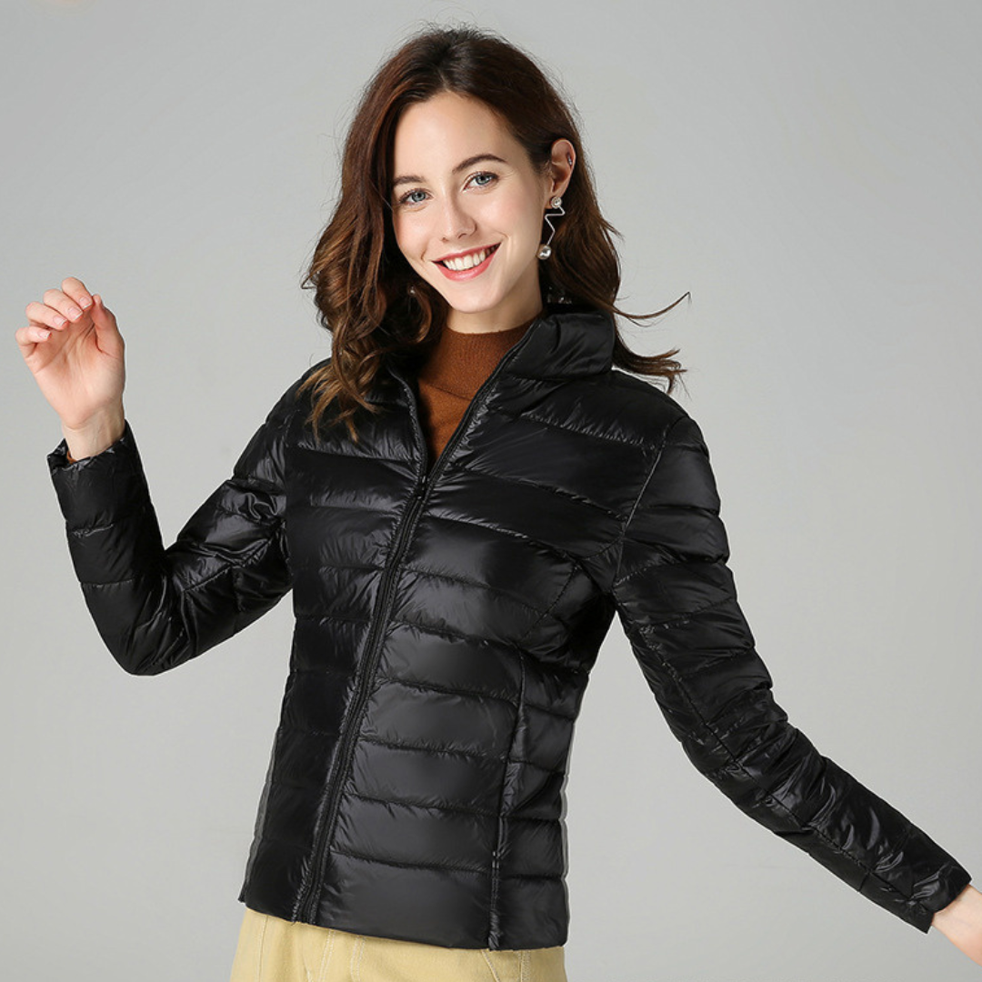 Myra™ | Chaqueta acolchada ultraligera con elegantes pliegues