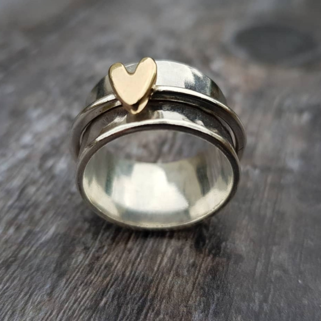 Anillo de plata con corazón de oro 