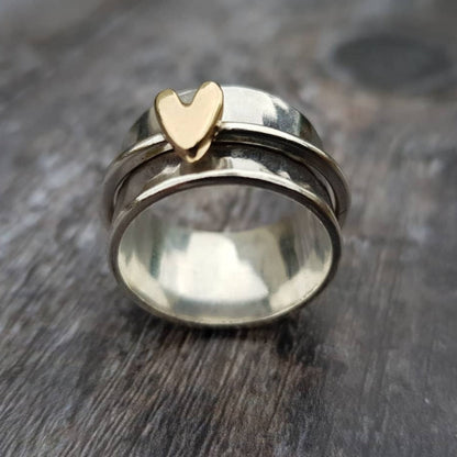 Anillo de plata con corazón de oro 