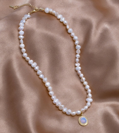Necklace with Moonstone Details in Gold