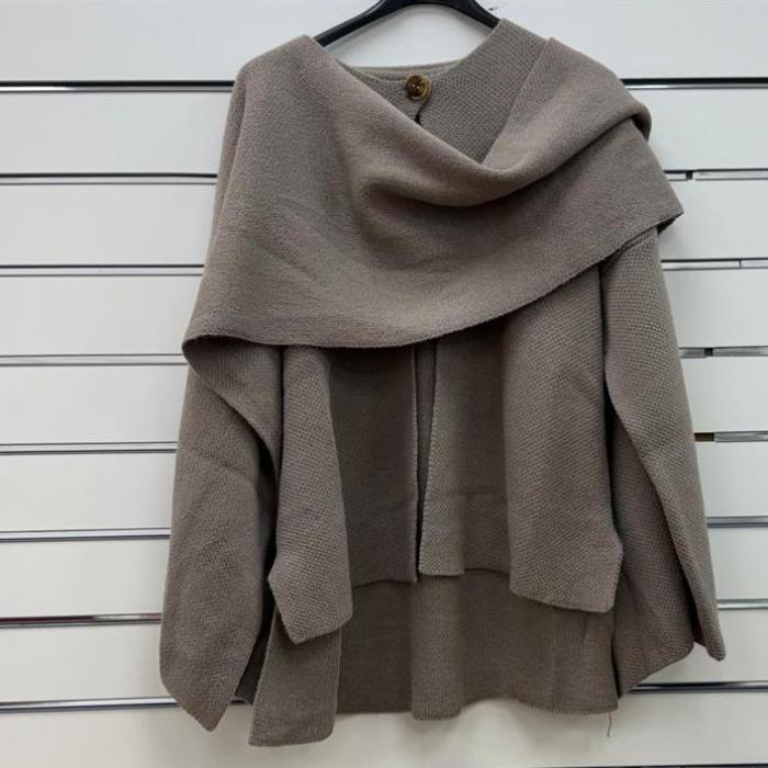 Elara | Knitted Cape with Integrated Scarf